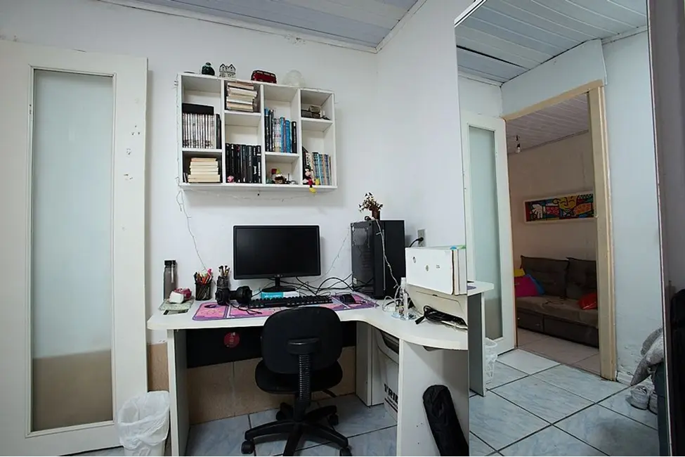 Casa com 2 quartos à venda, 54m2 em São José, Porto Alegre - RS - imagem 5 Foto 5 de Casa com 2 quartos à venda, 54m2 em São José, Porto Alegre - RS