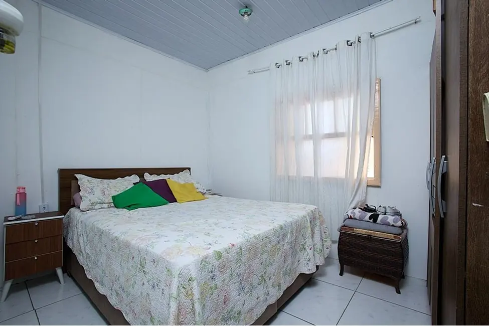 Casa com 2 quartos à venda, 54m2 em São José, Porto Alegre - RS - imagem 8 Foto 8 de Casa com 2 quartos à venda, 54m2 em São José, Porto Alegre - RS