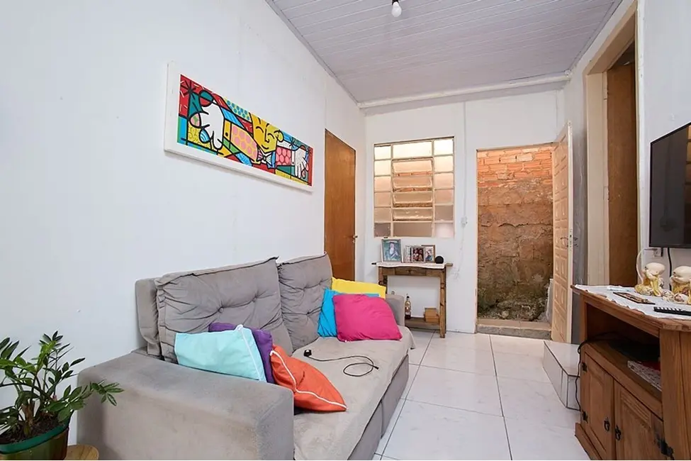 Casa com 2 quartos à venda, 54m2 em São José, Porto Alegre - RS - imagem 2 Foto 2 de Casa com 2 quartos à venda, 54m2 em São José, Porto Alegre - RS