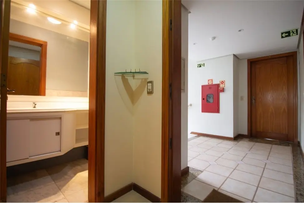 Apartamento com 3 quartos à venda, 157m2 em Menino Deus, Porto Alegre - RS - imagem 4 Foto 4 de Apartamento com 3 quartos à venda, 157m2 em Menino Deus, Porto Alegre - RS