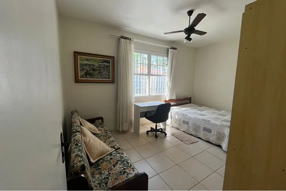 Casa com 7 quartos à venda, 240m2 em Santa Mônica, Florianopolis - SC - imagem 7 Foto 7 de Casa com 7 quartos à venda, 240m2 em Santa Mônica, Florianopolis - SC