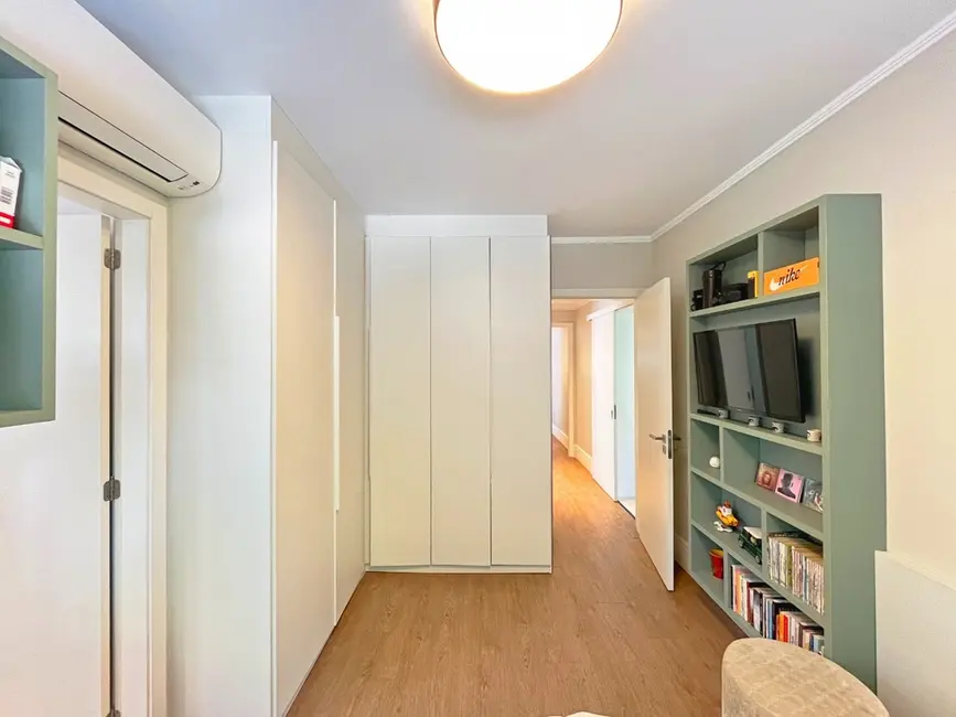 Apartamento com 3 quartos à venda, 170m2 em Petrópolis, Porto Alegre - RS - imagem 4 Foto 4 de Apartamento com 3 quartos à venda, 170m2 em Petrópolis, Porto Alegre - RS