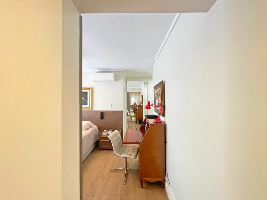 Apartamento com 3 quartos à venda, 170m2 em Petrópolis, Porto Alegre - RS - imagem 9 Foto 9 de Apartamento com 3 quartos à venda, 170m2 em Petrópolis, Porto Alegre - RS
