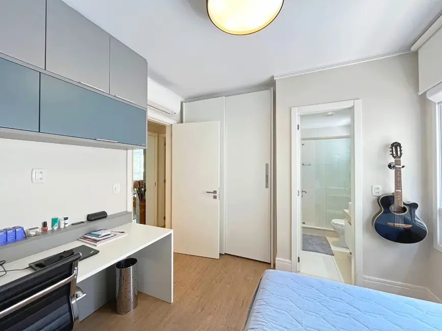 Apartamento com 3 quartos à venda, 170m2 em Petrópolis, Porto Alegre - RS - imagem 7 Foto 7 de Apartamento com 3 quartos à venda, 170m2 em Petrópolis, Porto Alegre - RS