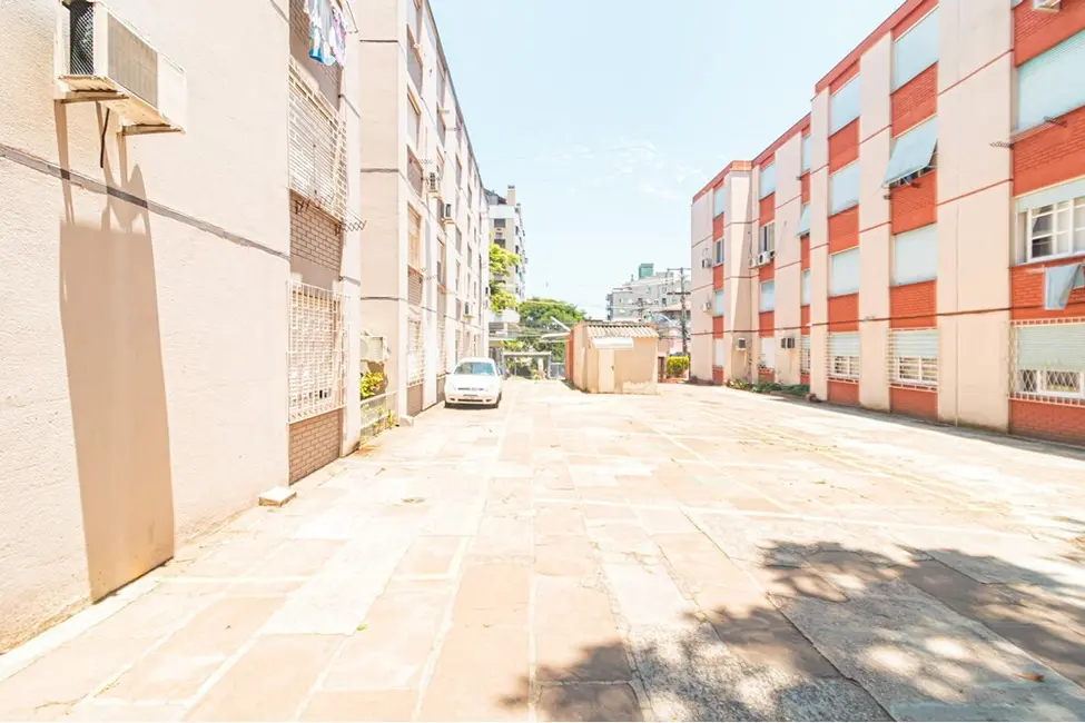 Foto 6 de Apartamento com 2 quartos à venda, 48m2 em Passo da Areia, Porto Alegre - RS