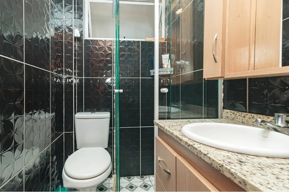 Foto 2 de Apartamento com 2 quartos à venda, 48m2 em Passo da Areia, Porto Alegre - RS