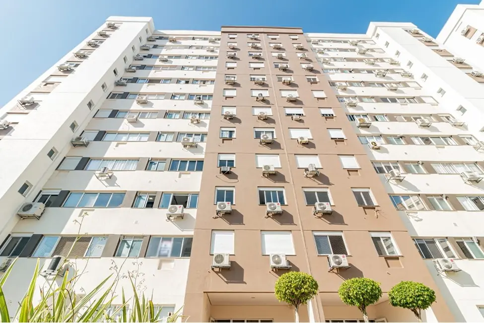 Foto 2 de Apartamento com 2 quartos à venda, 58m2 em Passo da Areia, Porto Alegre - RS
