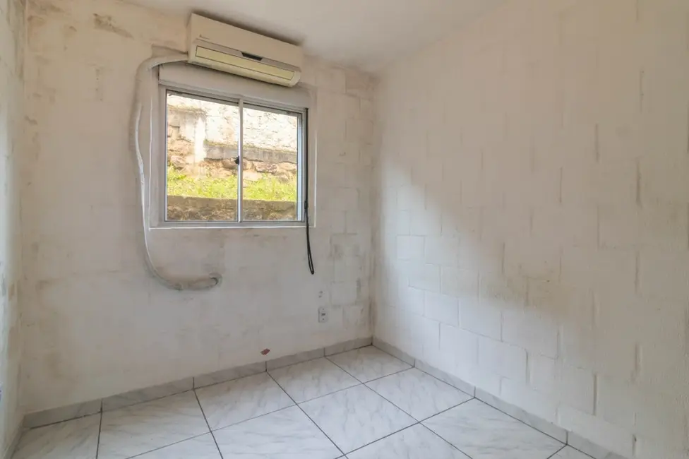 Foto 2 de Apartamento com 2 quartos à venda, 40m2 em Agronomia, Porto Alegre - RS