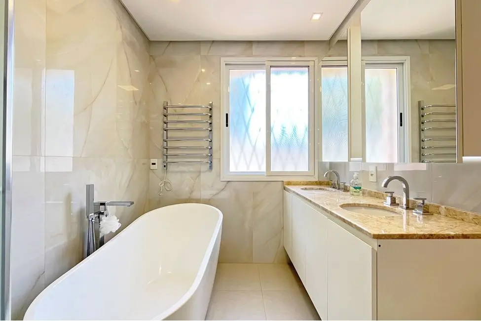 Casa com 4 quartos à venda, 207m2 em Teresópolis, Porto Alegre - RS - imagem 7 Foto 7 de Casa com 4 quartos à venda, 207m2 em Teresópolis, Porto Alegre - RS