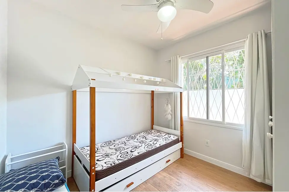 Casa com 4 quartos à venda, 207m2 em Teresópolis, Porto Alegre - RS - imagem 8 Foto 8 de Casa com 4 quartos à venda, 207m2 em Teresópolis, Porto Alegre - RS