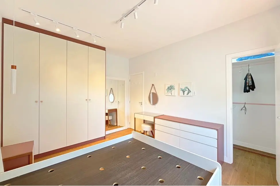 Casa com 4 quartos à venda, 207m2 em Teresópolis, Porto Alegre - RS - imagem 4 Foto 4 de Casa com 4 quartos à venda, 207m2 em Teresópolis, Porto Alegre - RS