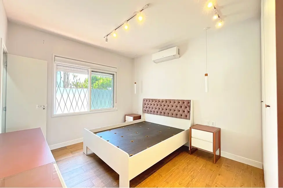 Casa com 4 quartos à venda, 207m2 em Teresópolis, Porto Alegre - RS - imagem 5 Foto 5 de Casa com 4 quartos à venda, 207m2 em Teresópolis, Porto Alegre - RS