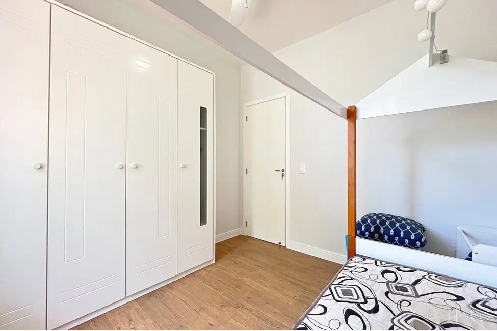 Casa com 4 quartos à venda, 207m2 em Teresópolis, Porto Alegre - RS - imagem 9 Foto 9 de Casa com 4 quartos à venda, 207m2 em Teresópolis, Porto Alegre - RS