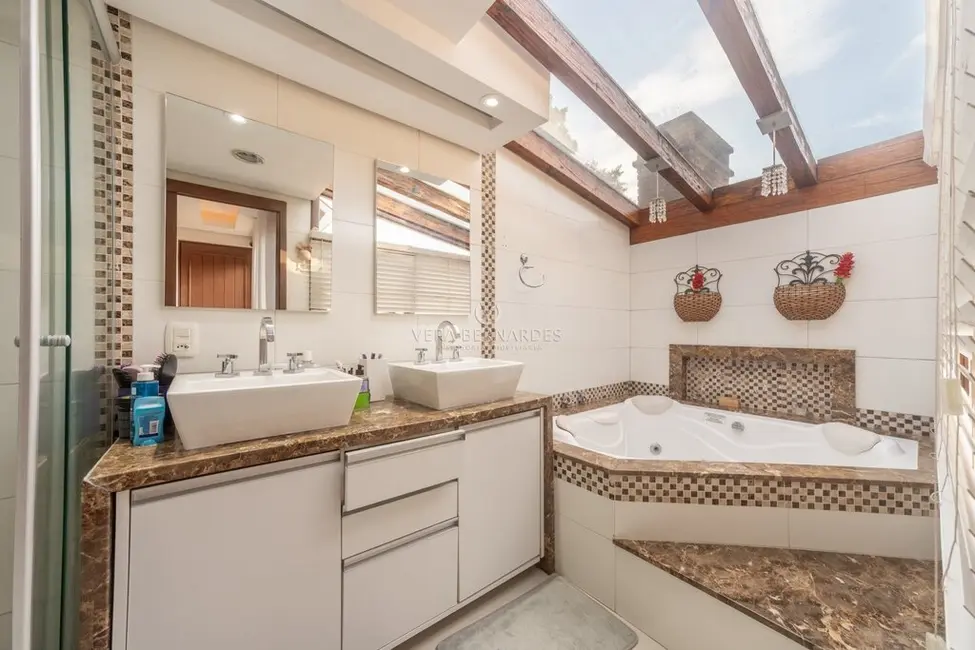 Foto 1 de Casa de Condomínio com 4 quartos à venda, 205m2 em Ipanema, Porto Alegre - RS
