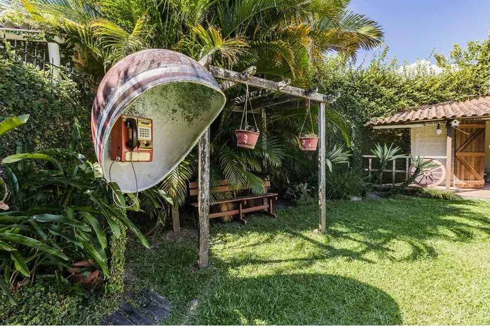 Casa com 3 quartos à venda, 235m2 em Guarujá, Porto Alegre - RS - imagem 3 Foto 3 de Casa com 3 quartos à venda, 235m2 em Guarujá, Porto Alegre - RS