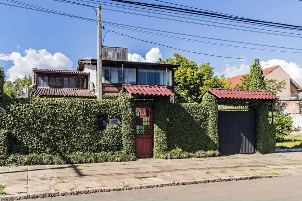 Foto 1 de Casa com 3 quartos à venda, 235m2 em Guarujá, Porto Alegre - RS