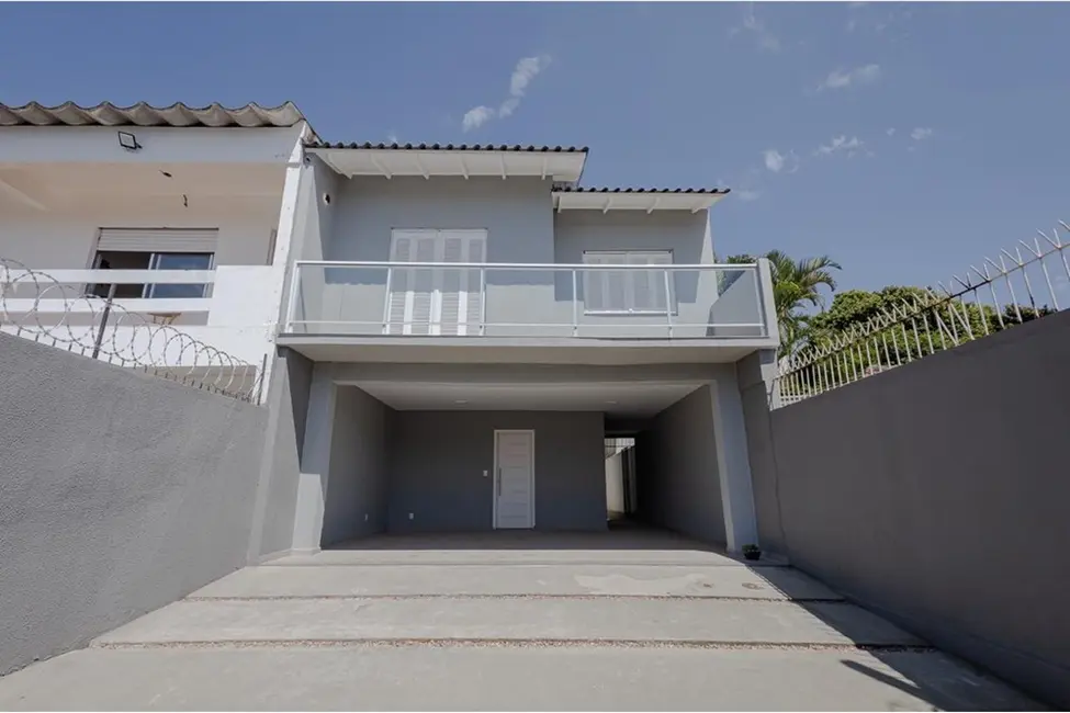 Foto 1 de Casa com 3 quartos à venda, 228m2 em Teresópolis, Porto Alegre - RS
