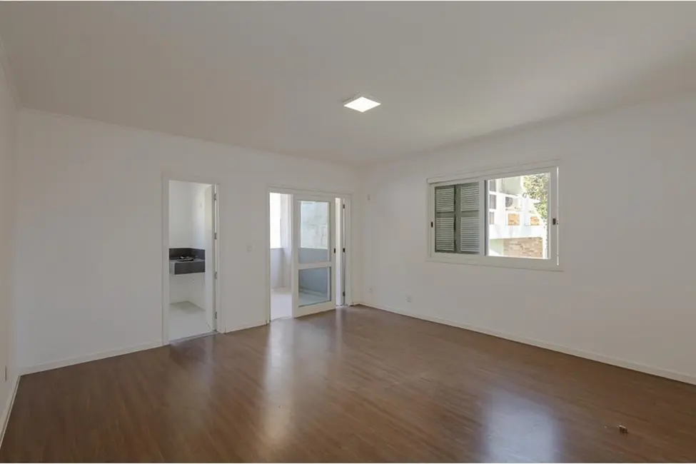 Foto 2 de Casa com 3 quartos à venda, 228m2 em Teresópolis, Porto Alegre - RS