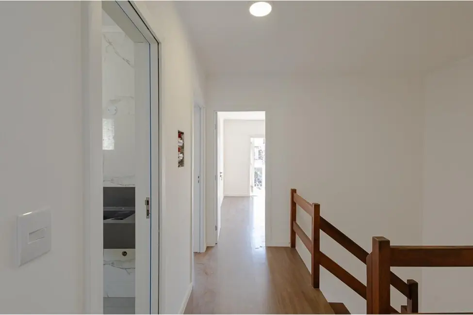 Casa com 3 quartos à venda, 228m2 em Teresópolis, Porto Alegre - RS - imagem 5 Foto 5 de Casa com 3 quartos à venda, 228m2 em Teresópolis, Porto Alegre - RS