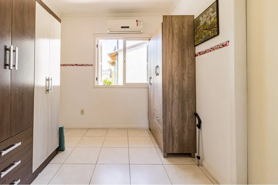 Foto 2 de Casa com 2 quartos à venda, 78m2 em Guarujá, Porto Alegre - RS
