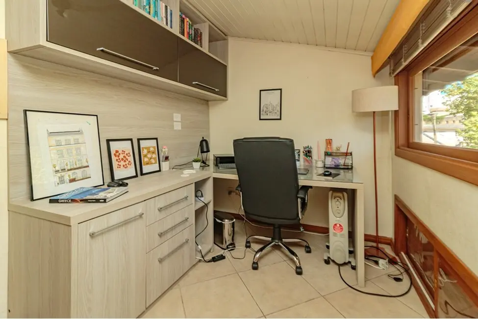 Foto 8 de Casa com 3 quartos à venda, 160m2 em Chácara das Pedras, Porto Alegre - RS