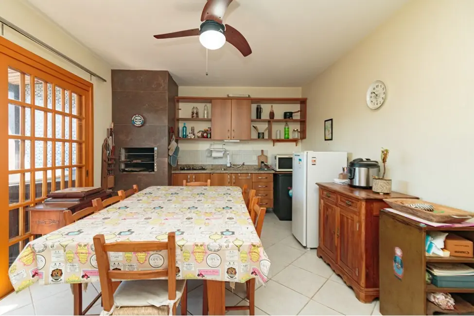 Foto 9 de Casa com 3 quartos à venda, 160m2 em Chácara das Pedras, Porto Alegre - RS