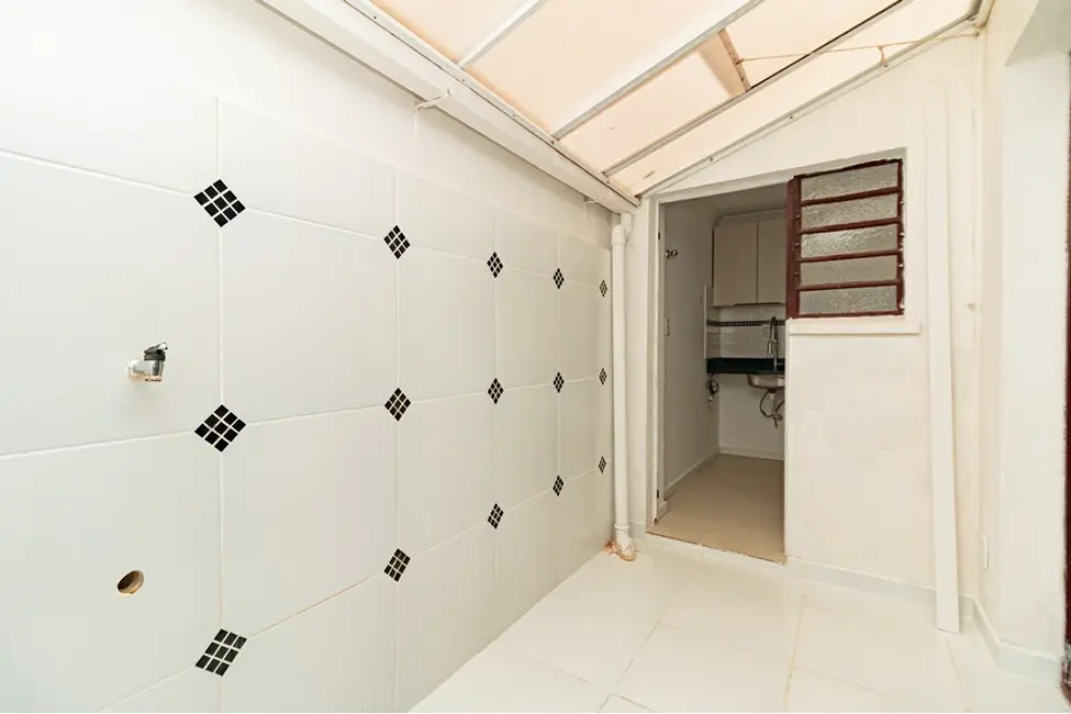 Foto 2 de Apartamento com 1 quarto à venda, 61m2 em Navegantes, Porto Alegre - RS