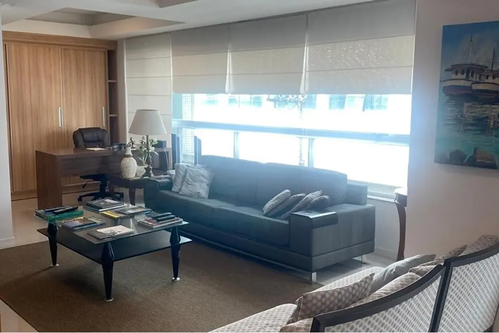 Apartamento com 3 quartos à venda, 230m2 em Centro, Balneario Camboriu - SC - imagem 3 Foto 3 de Apartamento com 3 quartos à venda, 230m2 em Centro, Balneario Camboriu - SC