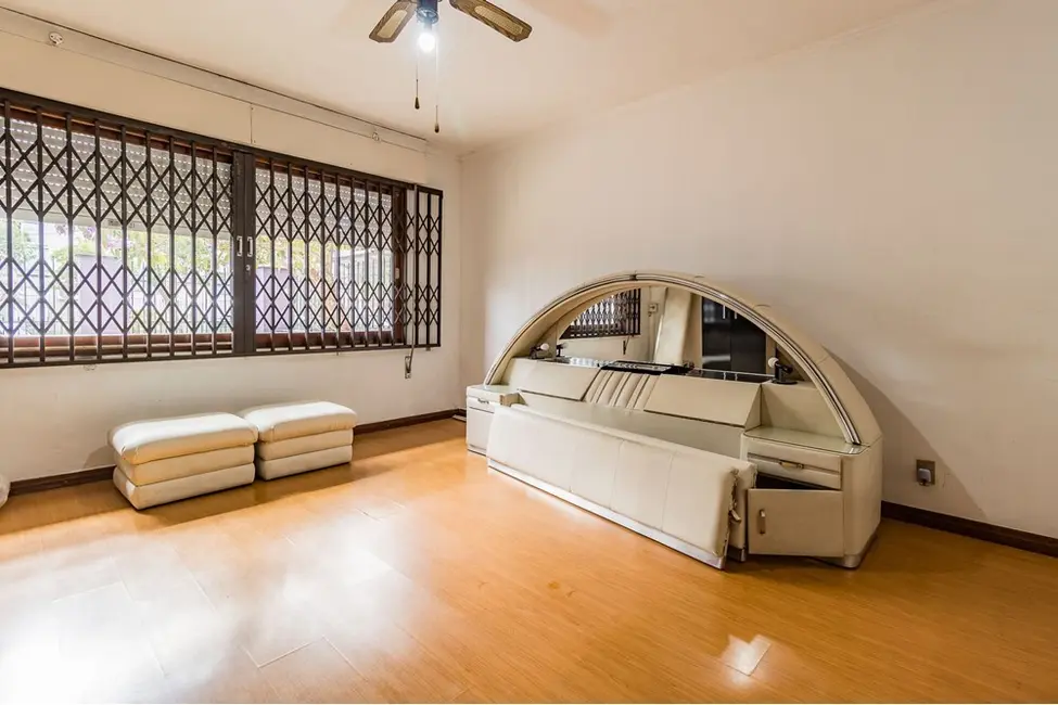 Casa com 3 quartos à venda, 190m2 em São Sebastião, Porto Alegre - RS - imagem 3 Foto 3 de Casa com 3 quartos à venda, 190m2 em São Sebastião, Porto Alegre - RS