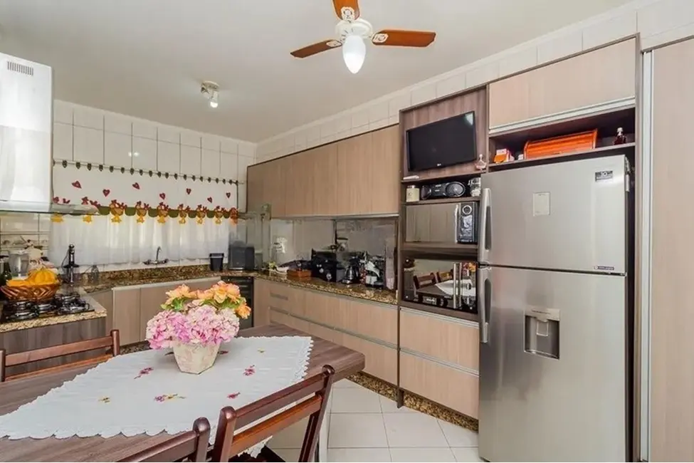 Casa com 4 quartos à venda, 391m2 em Marechal Rondon, Canoas - RS - imagem 3 Foto 3 de Casa com 4 quartos à venda, 391m2 em Marechal Rondon, Canoas - RS