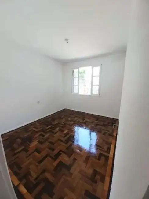 Apartamento com 3 quartos à venda, 85m2 em Rio Branco, Porto Alegre - RS - imagem 5 Foto 5 de Apartamento com 3 quartos à venda, 85m2 em Rio Branco, Porto Alegre - RS