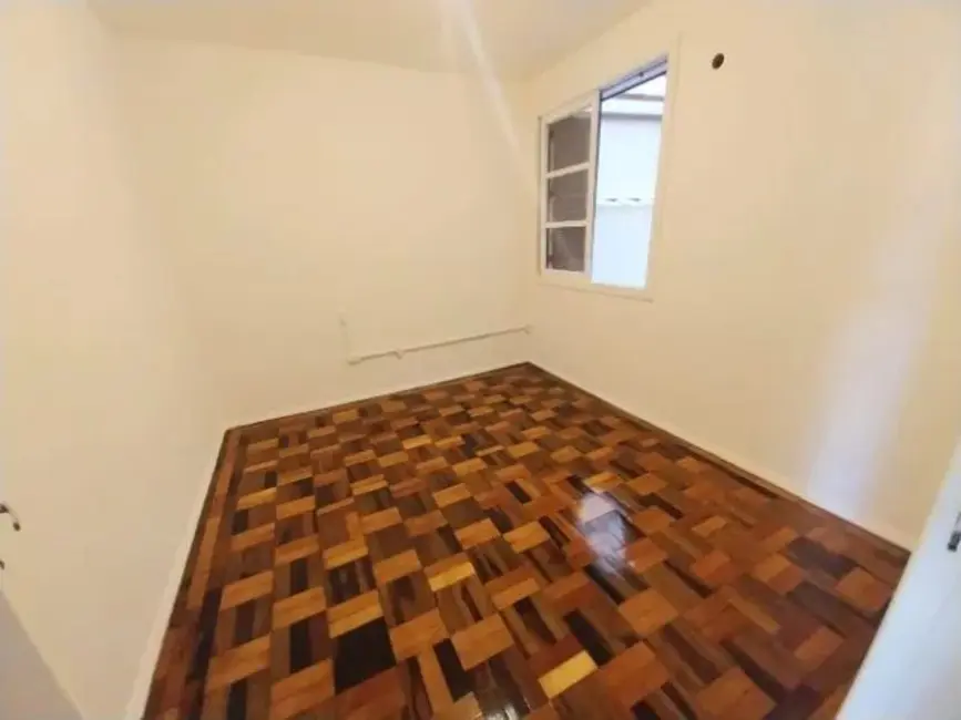 Apartamento com 3 quartos à venda, 85m2 em Rio Branco, Porto Alegre - RS - imagem 6 Foto 6 de Apartamento com 3 quartos à venda, 85m2 em Rio Branco, Porto Alegre - RS