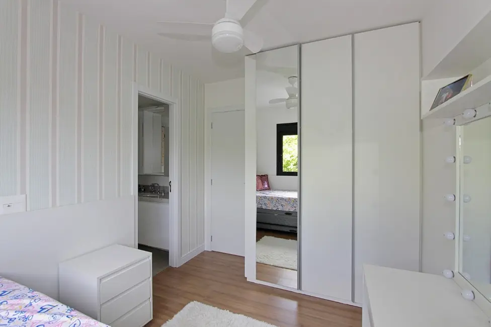 Apartamento com 3 quartos à venda, 101m2 em Menino Deus, Porto Alegre - RS - imagem 5 Foto 5 de Apartamento com 3 quartos à venda, 101m2 em Menino Deus, Porto Alegre - RS