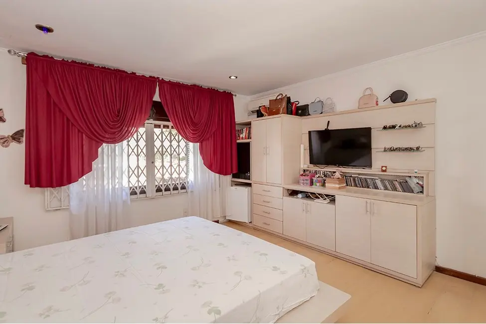 Casa com 8 quartos à venda, 430m2 em Partenon, Porto Alegre - RS - imagem 9 Foto 9 de Casa com 8 quartos à venda, 430m2 em Partenon, Porto Alegre - RS