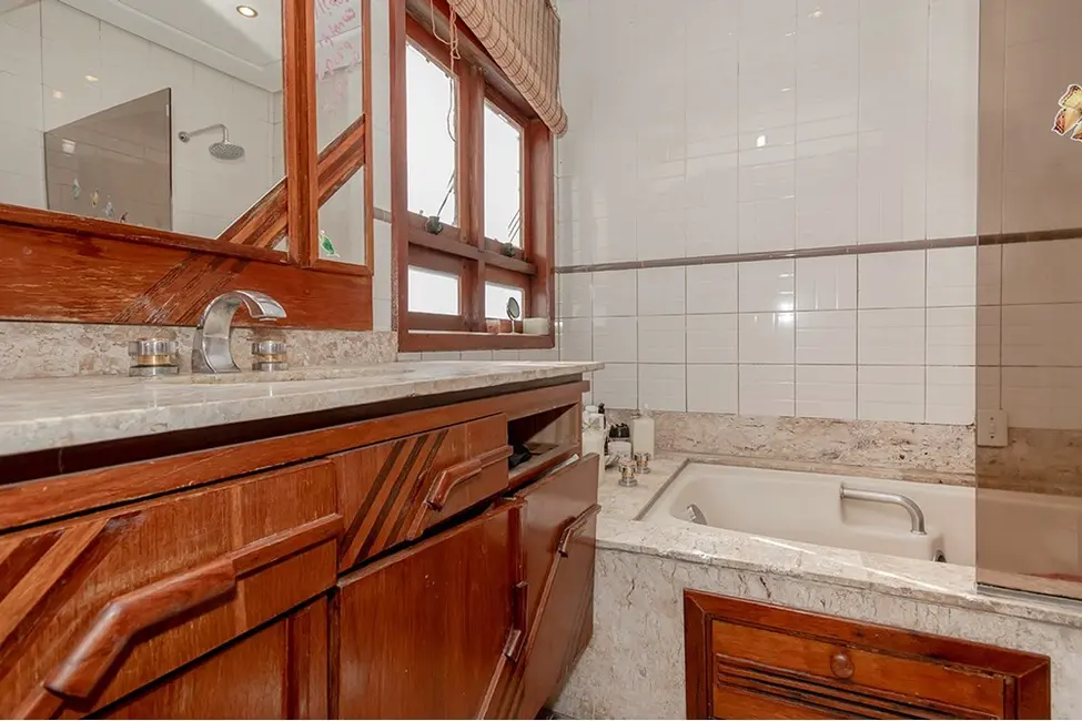 Casa com 8 quartos à venda, 430m2 em Partenon, Porto Alegre - RS - imagem 5 Foto 5 de Casa com 8 quartos à venda, 430m2 em Partenon, Porto Alegre - RS