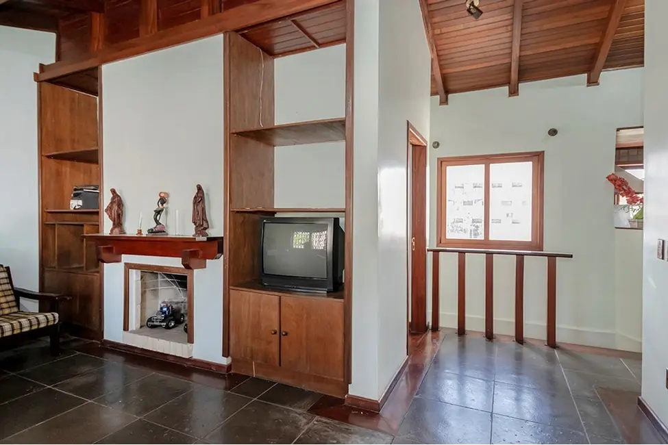 Casa com 8 quartos à venda, 430m2 em Partenon, Porto Alegre - RS - imagem 3 Foto 3 de Casa com 8 quartos à venda, 430m2 em Partenon, Porto Alegre - RS