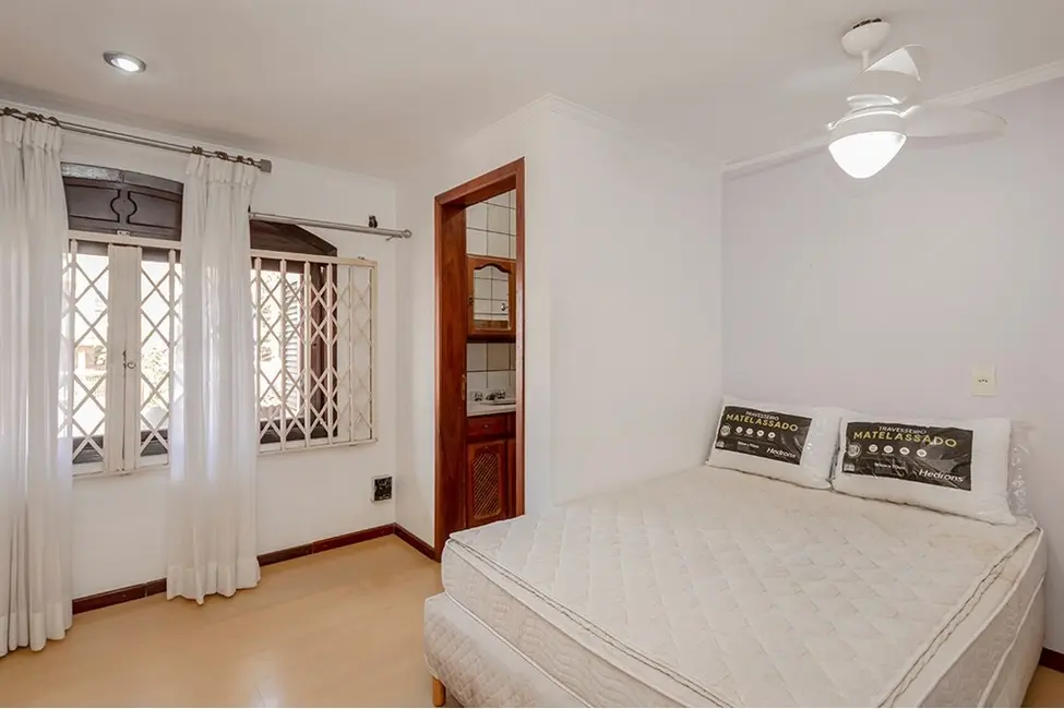 Casa com 8 quartos à venda, 430m2 em Partenon, Porto Alegre - RS - imagem 2 Foto 2 de Casa com 8 quartos à venda, 430m2 em Partenon, Porto Alegre - RS