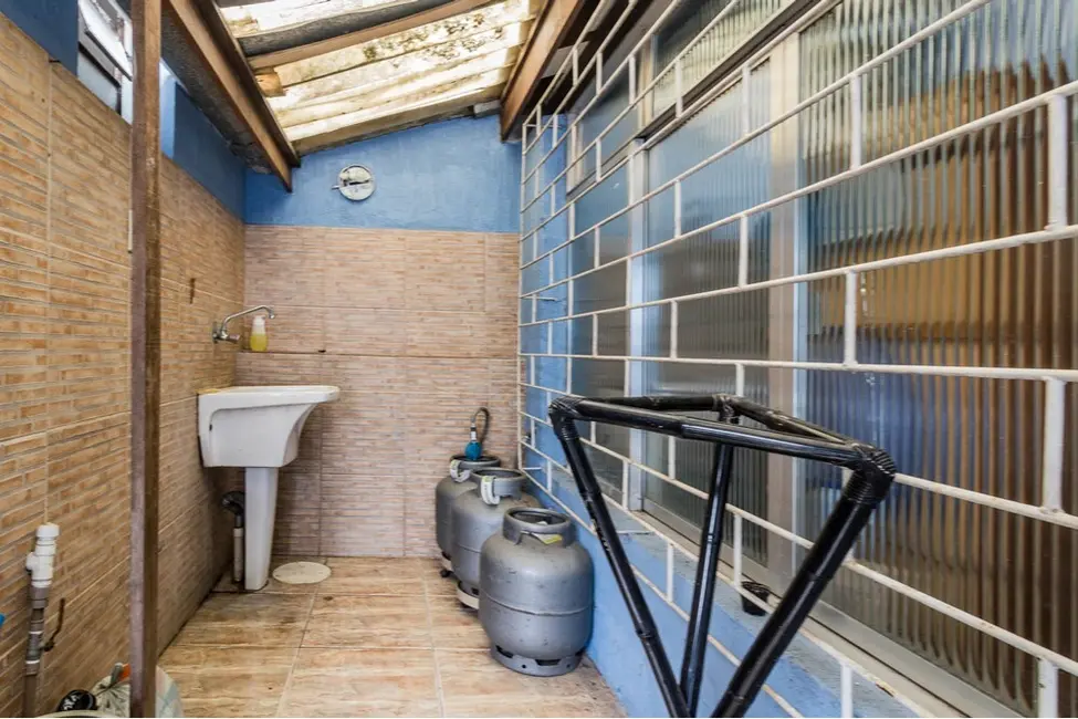 Foto 2 de Casa com 3 quartos à venda, 260m2 em Partenon, Porto Alegre - RS