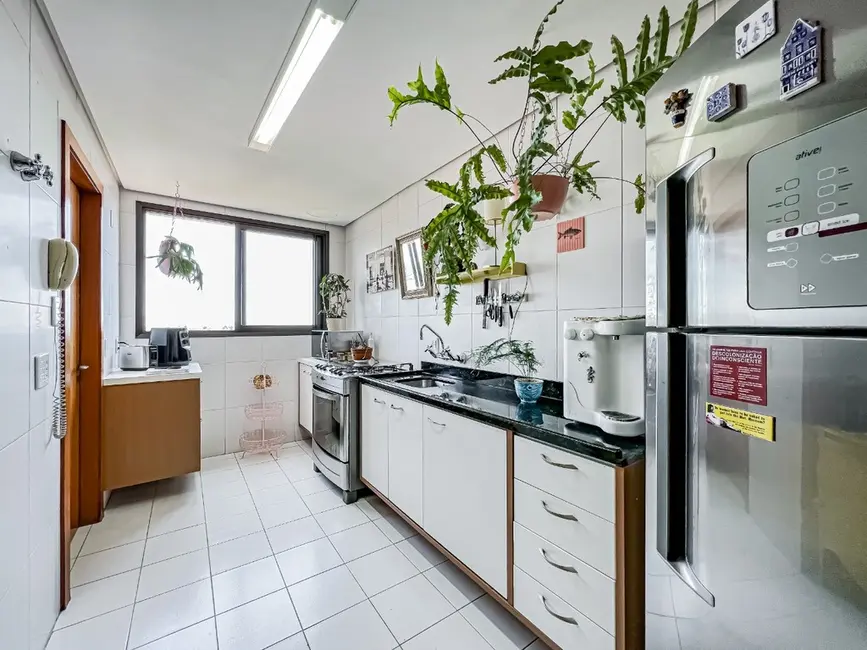 Apartamento com 3 quartos à venda, 168m2 em Rio Branco, Porto Alegre - RS - imagem 2 Foto 2 de Apartamento com 3 quartos à venda, 168m2 em Rio Branco, Porto Alegre - RS