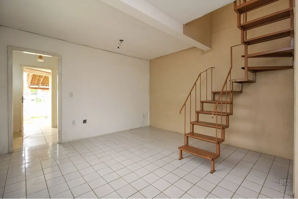 Casa com 3 quartos à venda, 66m2 em Hípica, Porto Alegre - RS - imagem 2 Foto 2 de Casa com 3 quartos à venda, 66m2 em Hípica, Porto Alegre - RS