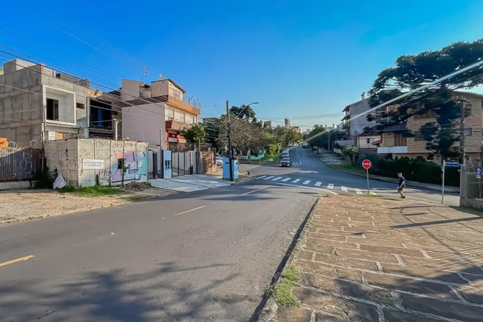 Foto 3 de Terreno / Lote à venda, 385m2 em Chácara das Pedras, Porto Alegre - RS