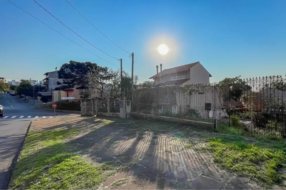 Foto 2 de Terreno / Lote à venda, 385m2 em Chácara das Pedras, Porto Alegre - RS