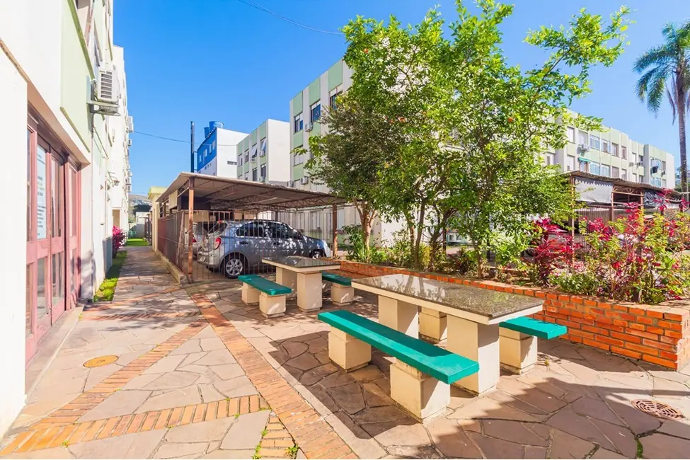 Foto 2 de Apartamento com 2 quartos à venda, 67m2 em Teresópolis, Porto Alegre - RS