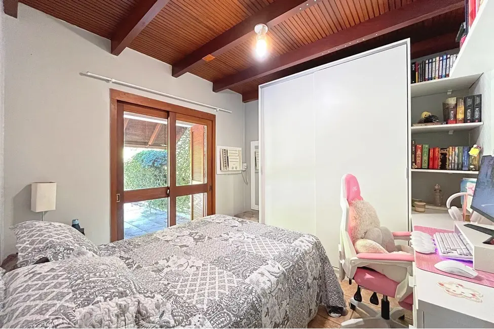 Foto 4 de Casa de Condomínio com 4 quartos à venda, 220m2 em Ipanema, Porto Alegre - RS