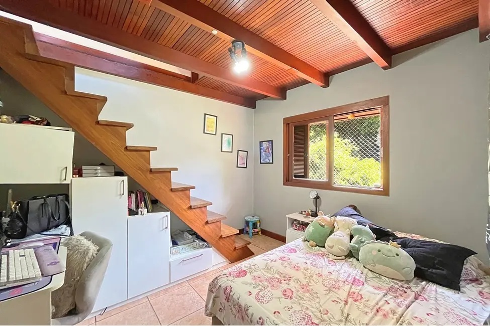 Foto 9 de Casa de Condomínio com 4 quartos à venda, 220m2 em Ipanema, Porto Alegre - RS