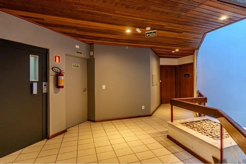 Sala Comercial à venda, 40m2 em Menino Deus, Porto Alegre - RS - imagem 5 Foto 5 de Sala Comercial à venda, 40m2 em Menino Deus, Porto Alegre - RS