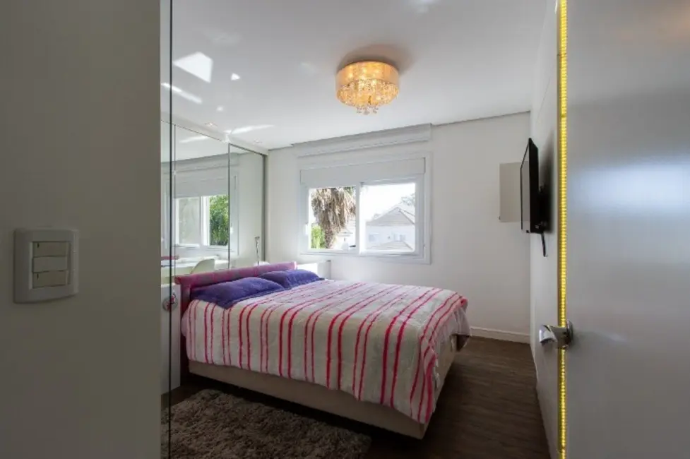 Casa de Condomínio com 5 quartos à venda, 458m2 em Pedra Redonda, Porto Alegre - RS - imagem 4 Foto 4 de Casa de Condomínio com 5 quartos à venda, 458m2 em Pedra Redonda, Porto Alegre - RS