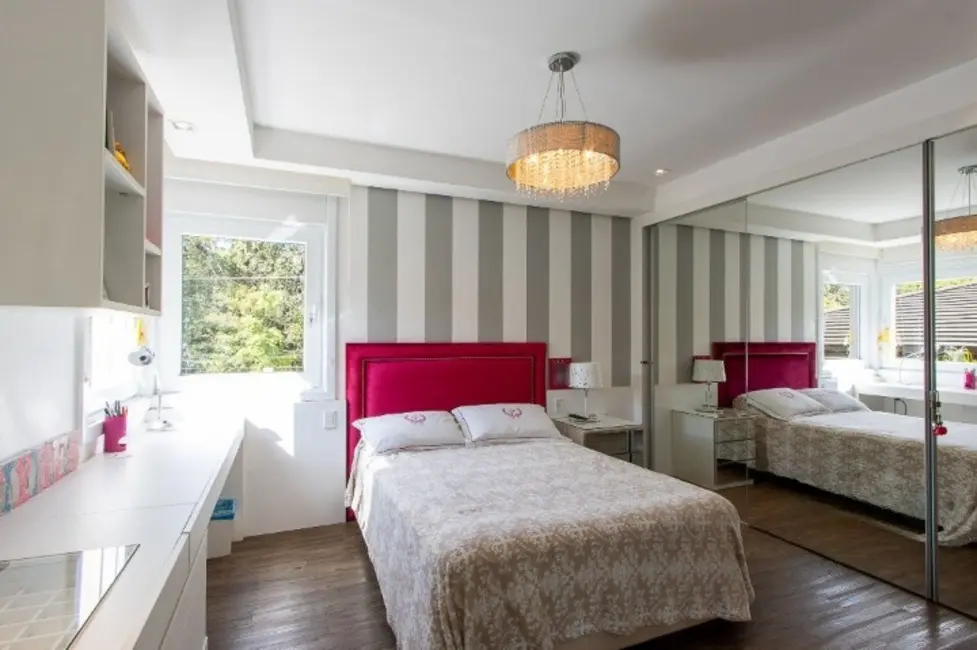 Casa de Condomínio com 5 quartos à venda, 458m2 em Pedra Redonda, Porto Alegre - RS - imagem 3 Foto 3 de Casa de Condomínio com 5 quartos à venda, 458m2 em Pedra Redonda, Porto Alegre - RS