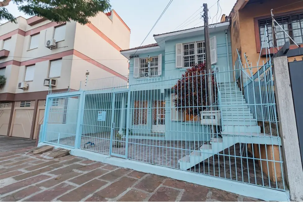 Foto 2 de Casa com 6 quartos à venda, 190m2 em Santana, Porto Alegre - RS