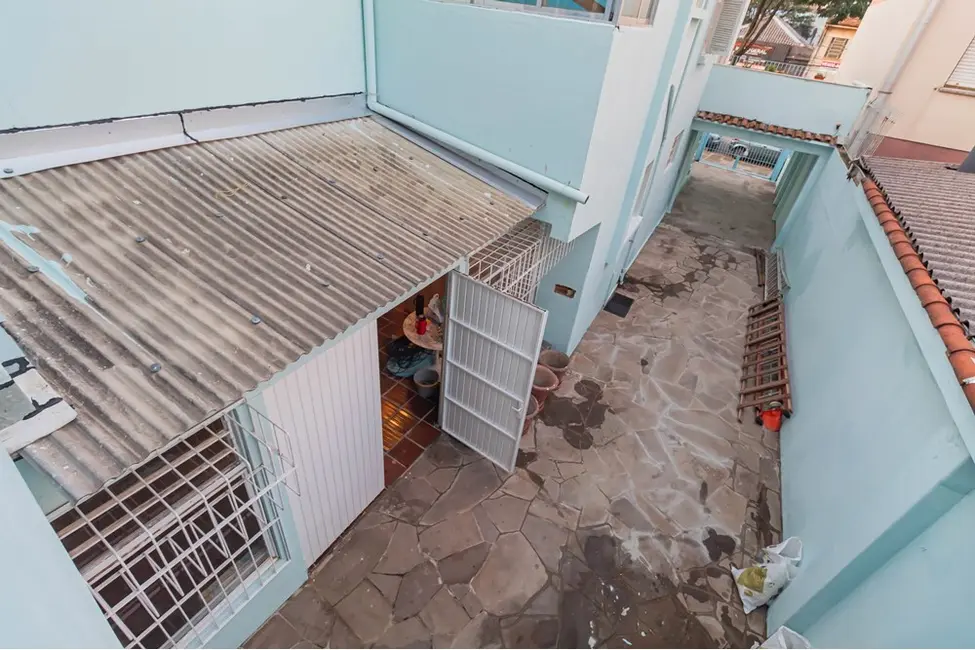 Casa com 6 quartos à venda, 190m2 em Santana, Porto Alegre - RS - imagem 7 Foto 7 de Casa com 6 quartos à venda, 190m2 em Santana, Porto Alegre - RS